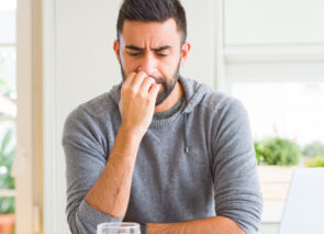 איש כוסס שיניים